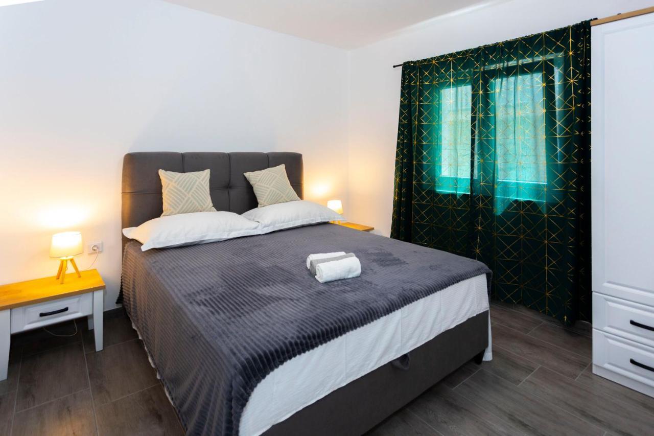City Apartment Nora, Old Town Located, Free Parking Макарска Экстерьер фото