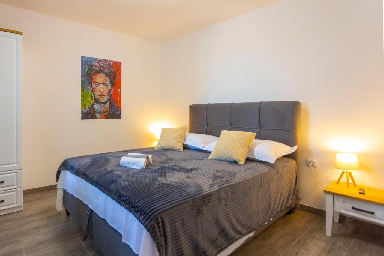 City Apartment Nora, Old Town Located, Free Parking Макарска Экстерьер фото